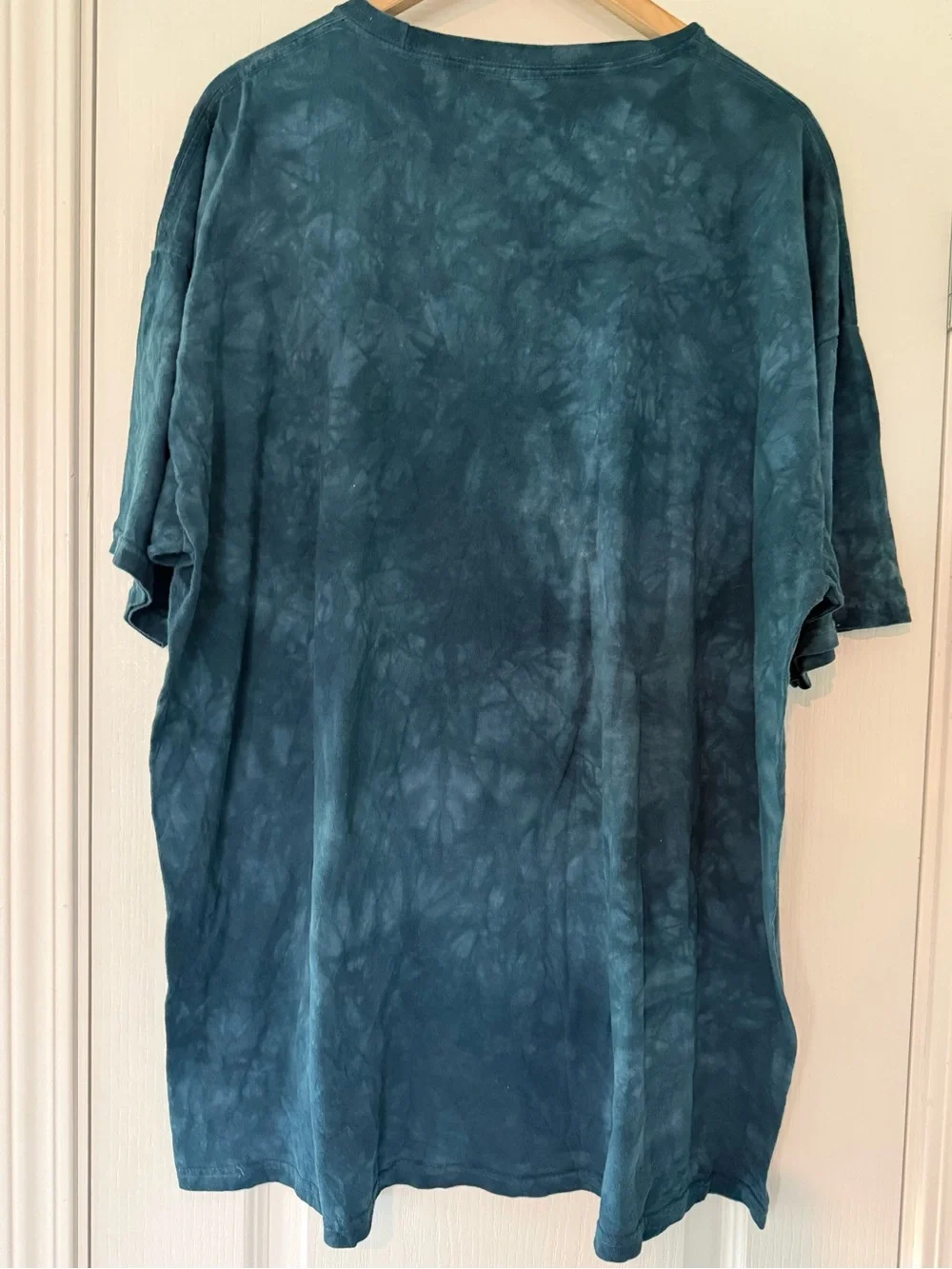 The Mountain 2015 Wolf Tee - Picture 4 of 5